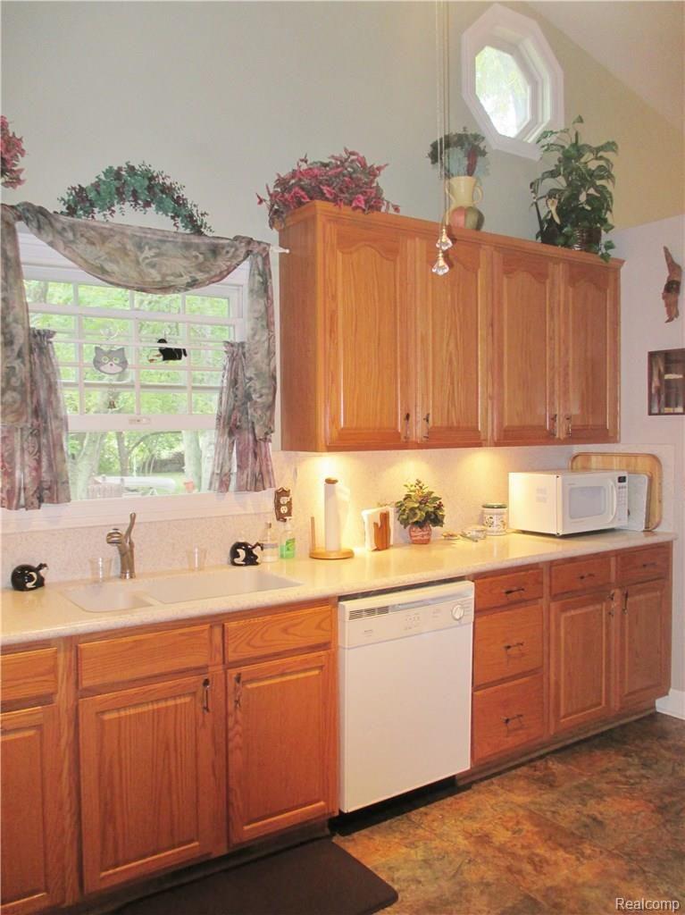 4418 Brest Road Newport, MI 48166 - Photo 8 of 36 2015-09-28 023.JPG