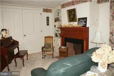 879 Calvert Road Rising Sun, MD 21911 - Photo 5 of 29 Living Room