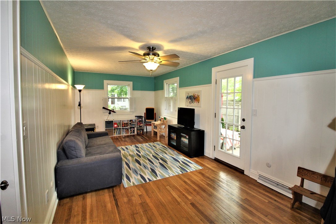 2887 Lee Road Silver Lake, OH 44224 - Photo 10 of 24 Family Room with Hardwood Floor