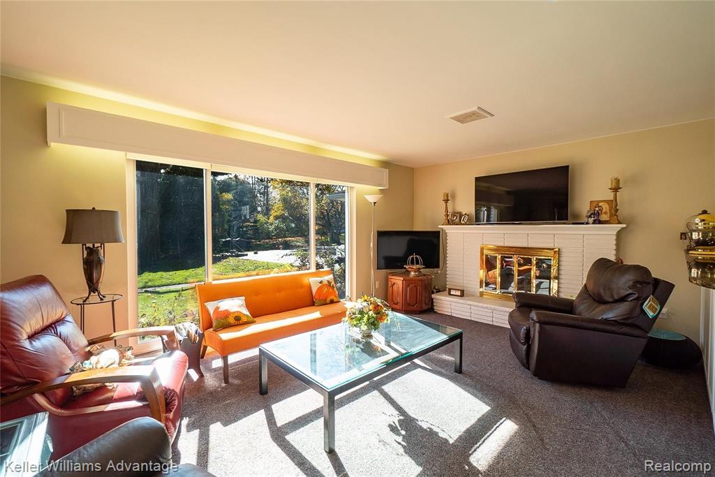 2360 West Square Lake Road Troy, MI 48098 - Photo 4 of 45