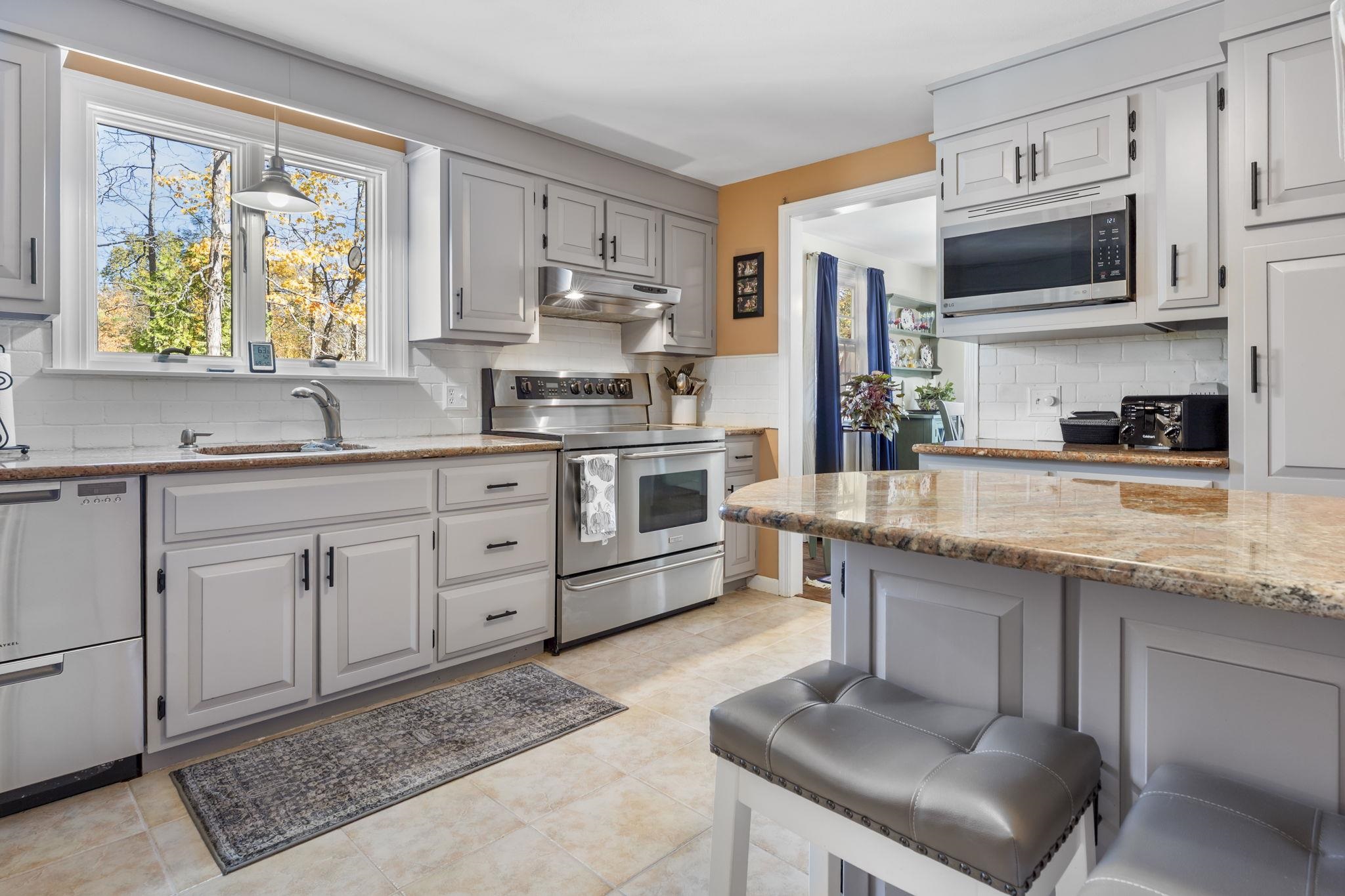 56 Whittier Street Newton, NH 03858 - Photo 15 of 46