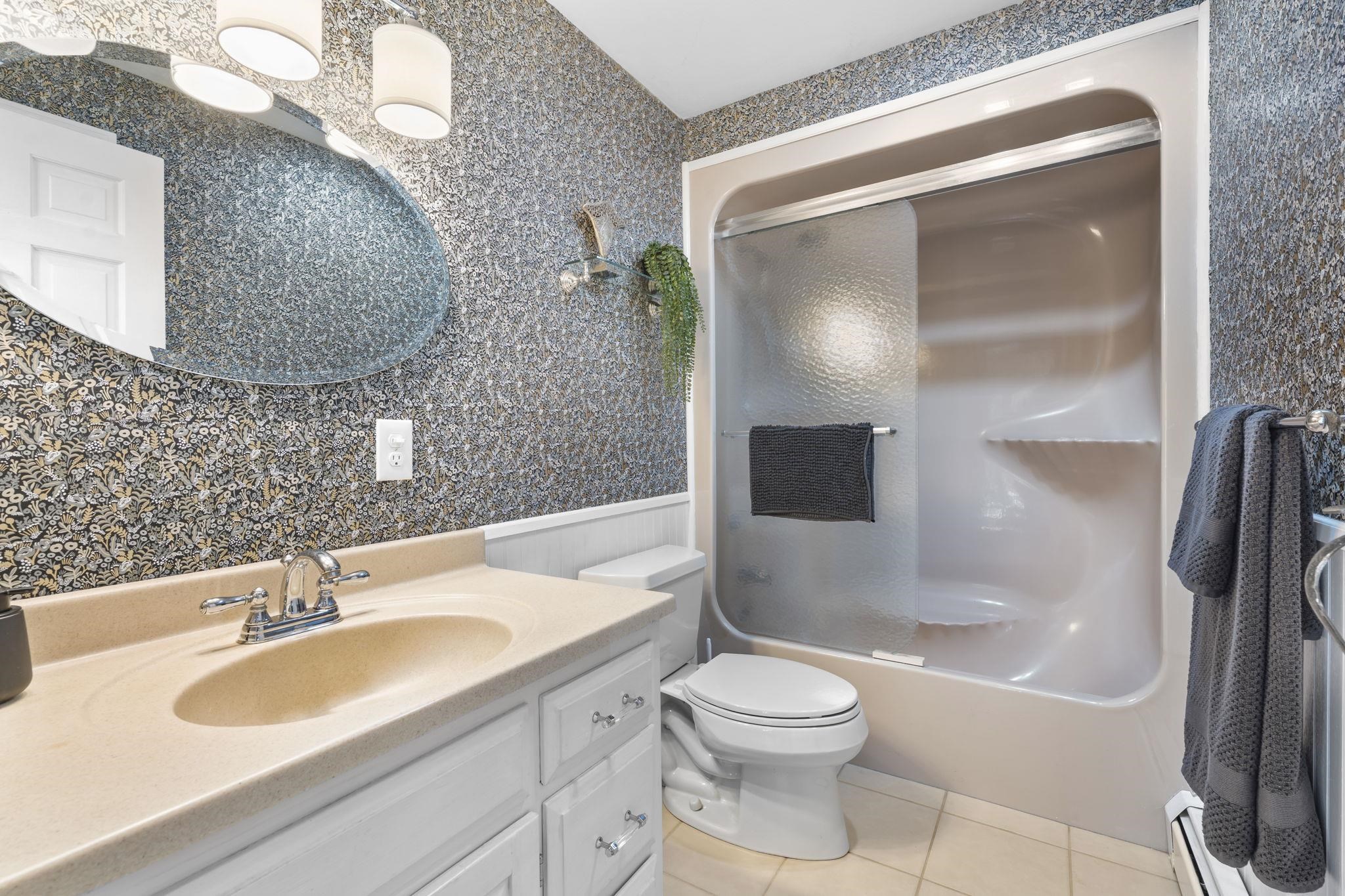 56 Whittier Street Newton, NH 03858 - Photo 24 of 46