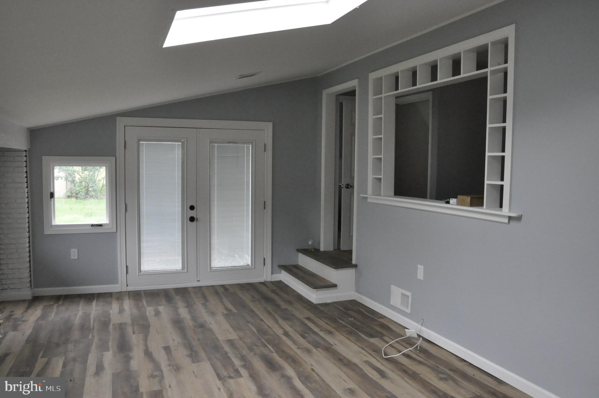 667 Salem Quinton Road Salem, NJ 08079 - Photo 3 of 21 Sunroom/ Family Room with opening to kitchen