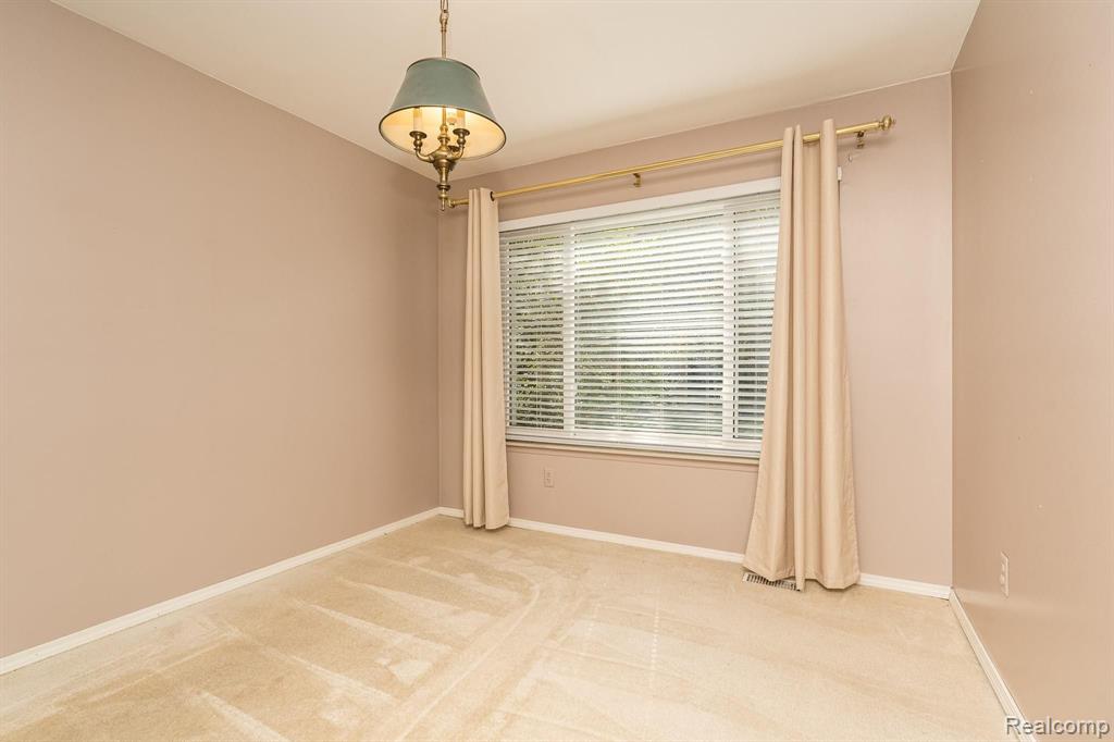 2802 Sandhurst Rochester Hills, MI 48307 - Photo 19 of 24