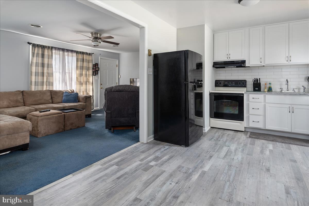 968 Mayo Road Edgewater, MD 21037 - Photo 3 of 27 Gallery Image 3