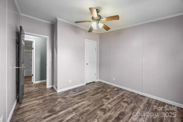 a view of a livingroom with a workspace