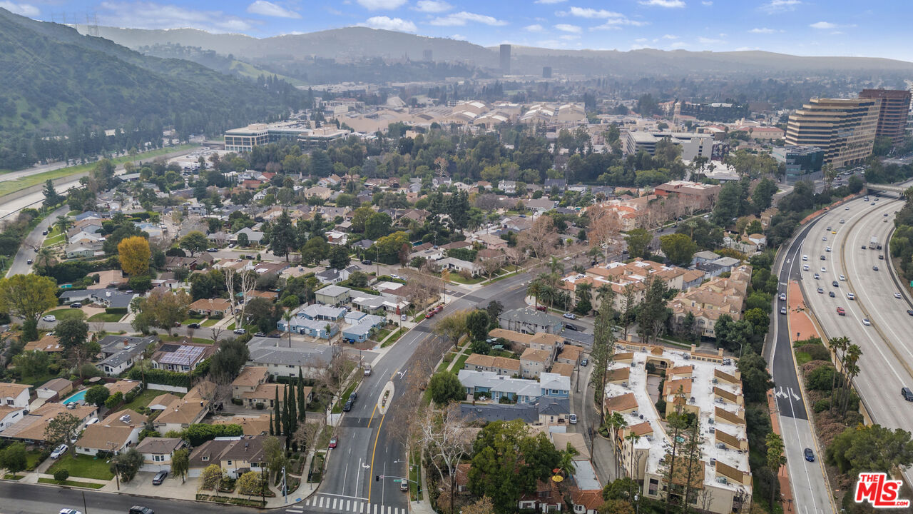 2907 West Riverside Drive Burbank, CA 91505 - Photo 13 of 14