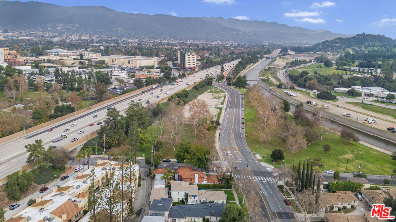 2907 West Riverside Drive Burbank, CA 91505 - Photo 14 of 14