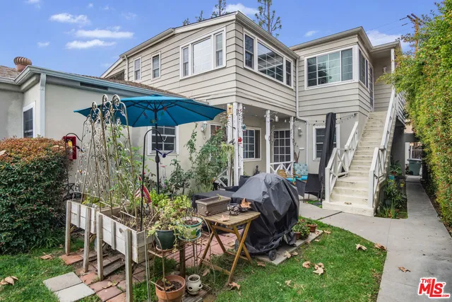 a view of a house with backyard and sitting area