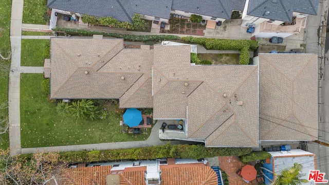 an aerial view of residential house with outdoor space and lake view