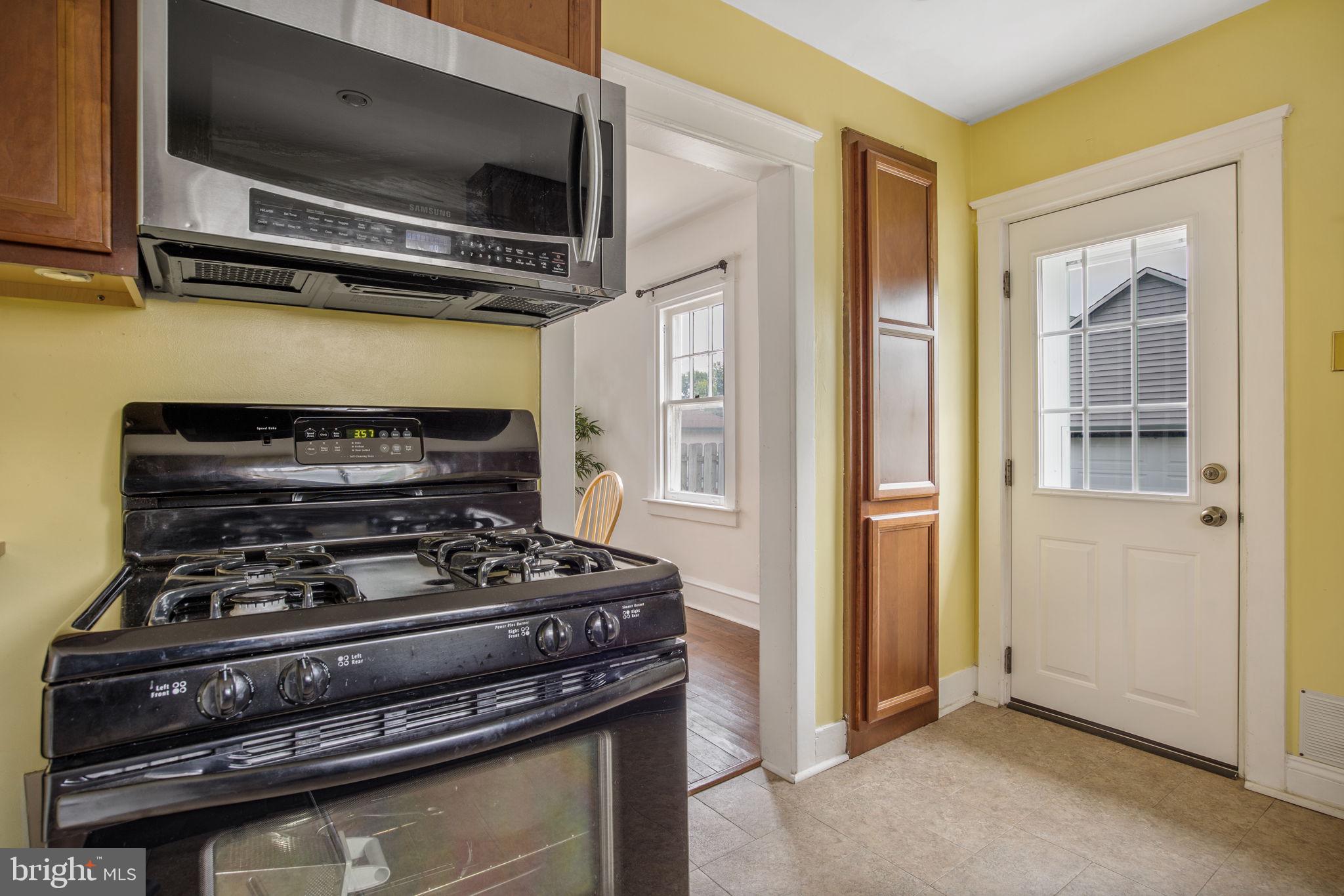 1005 North Providence Road Media, PA 19063 - Photo 10 of 23 Gas cooking stove.