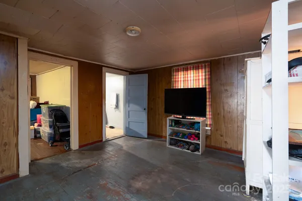 a view of a livingroom with furniture and windows