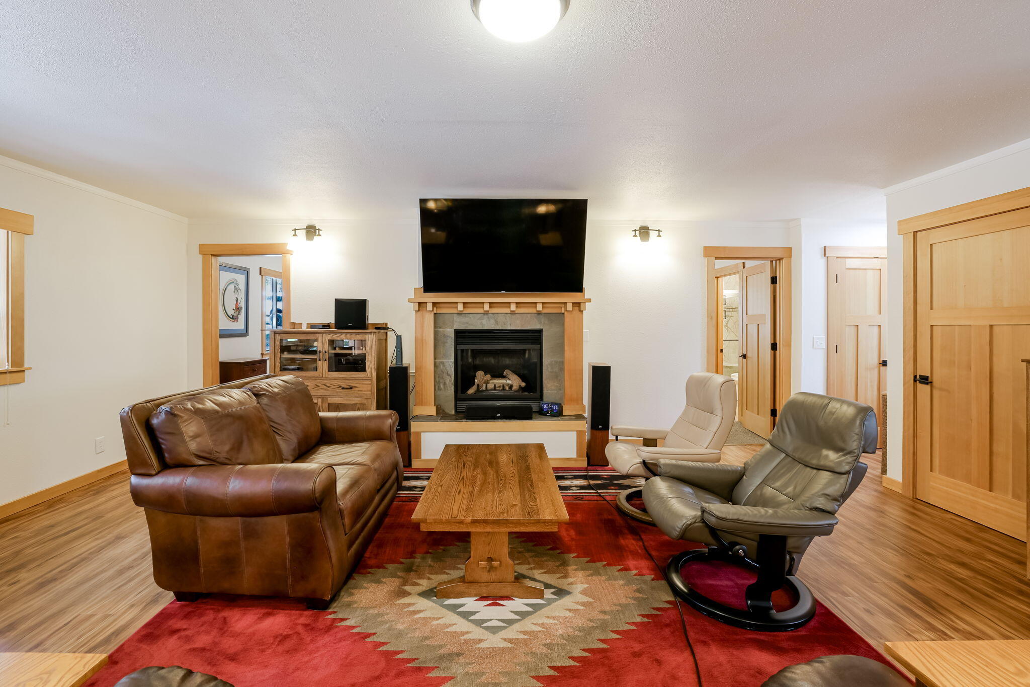 16925 Downey Road Bend, OR 97707 - Photo 4 of 32 Great room w/fireplace