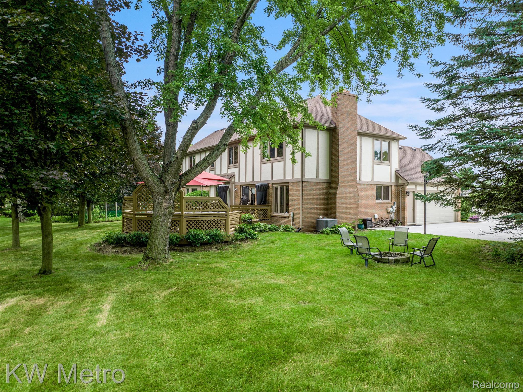 1372 Sherborn Court Rochester, MI 48306 - Photo 38 of 48 So much green space
