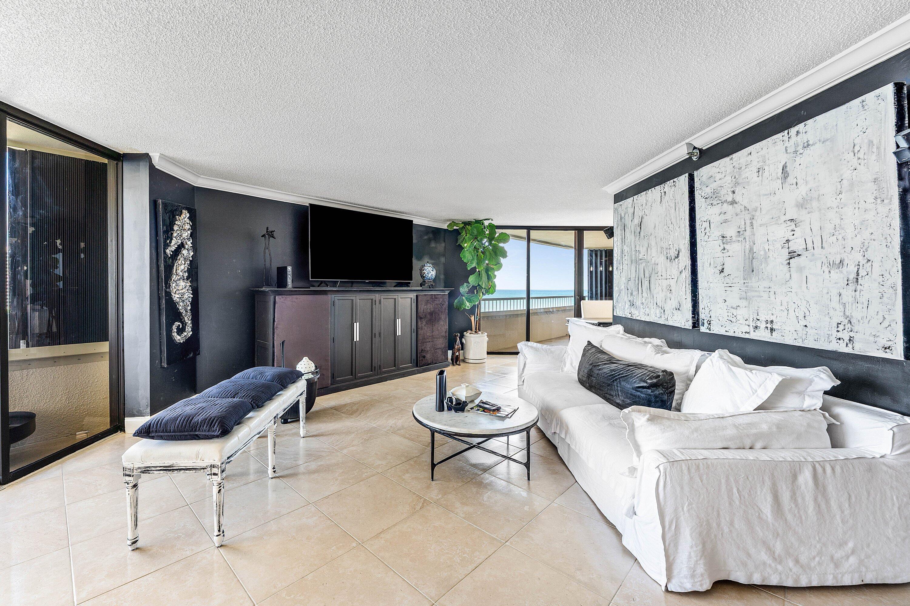 5080 North Ocean Drive, Unit 6B Singer Island, FL 33404 - Photo 4 of 40 Large, Open Family Room