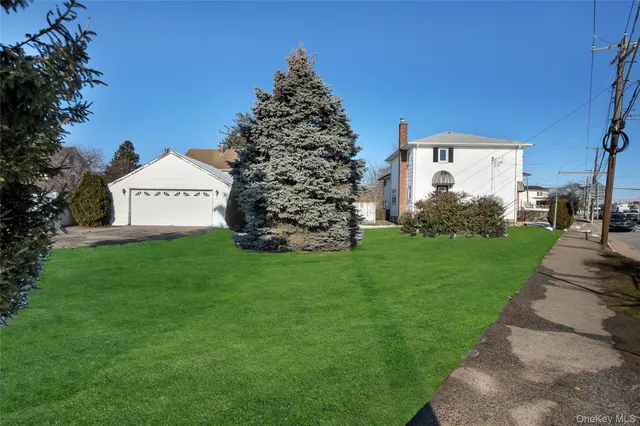 $769,000 | 212 Newbridge Road, Hicksville, NY 11801