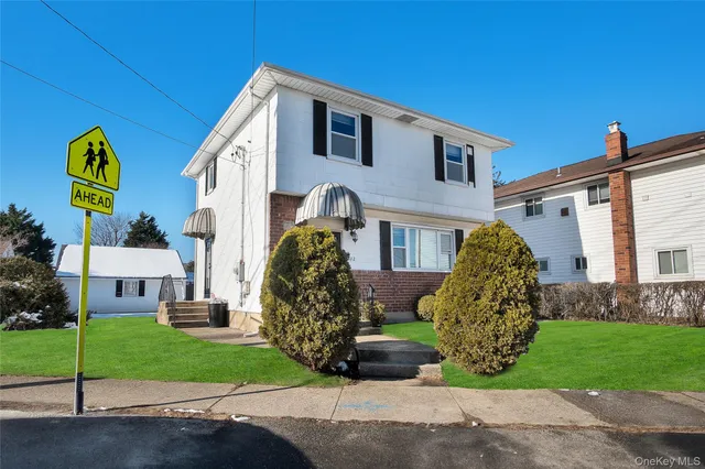 $769,000 | 212 Newbridge Road, Hicksville, NY 11801