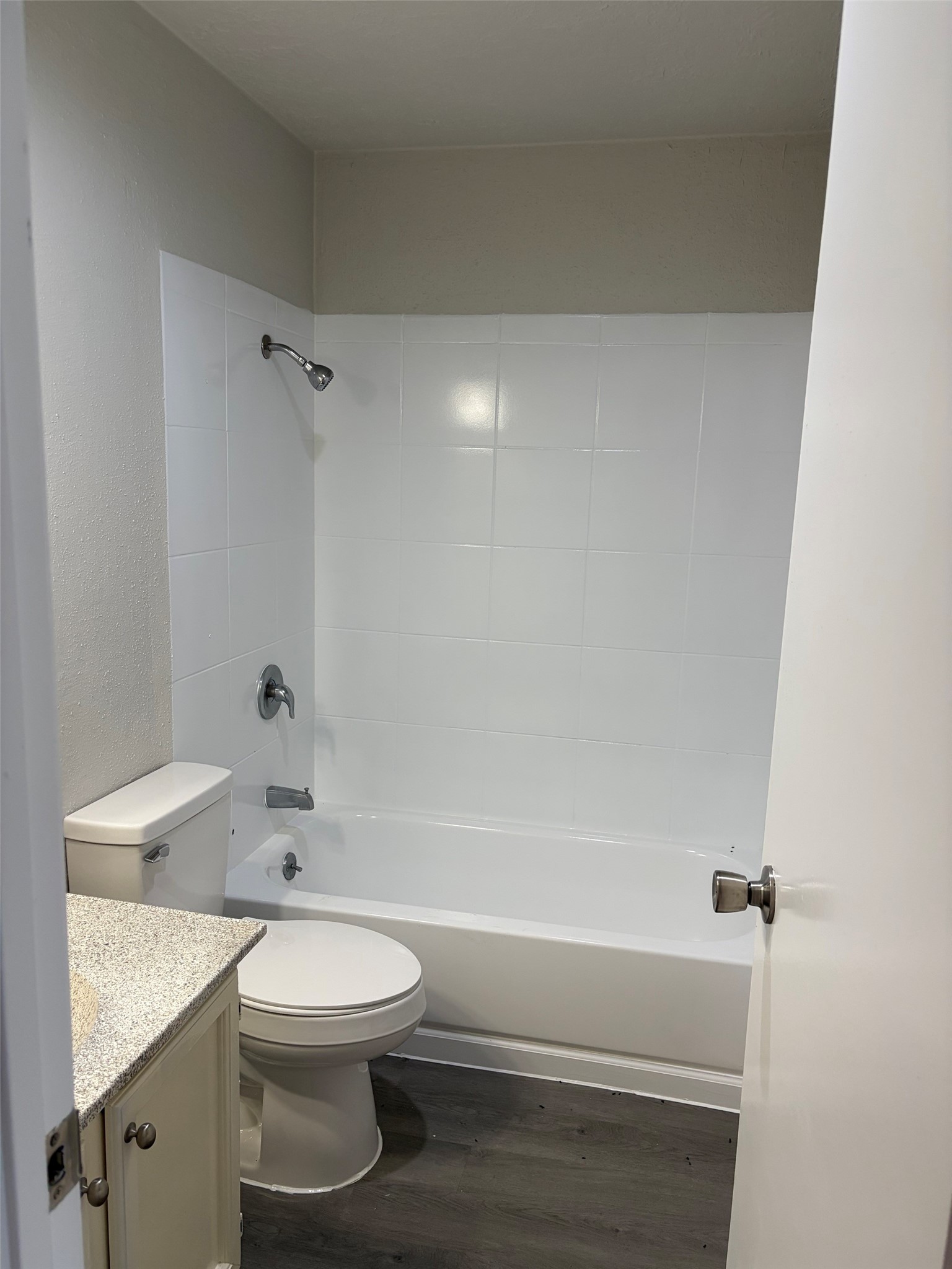13155 Walden Road, Unit 202 Montgomery, TX 77356 - Photo 8 of 17 Primary private full bathroom