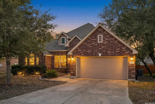 $2,600 | 707 Gold Beauty, San Antonio, TX 78245