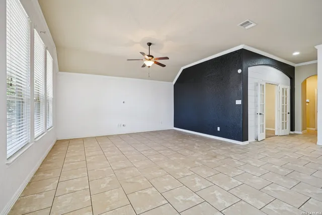 $2,600 | 707 Gold Beauty, San Antonio, TX 78245