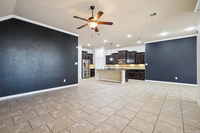 $2,600 | 707 Gold Beauty, San Antonio, TX 78245