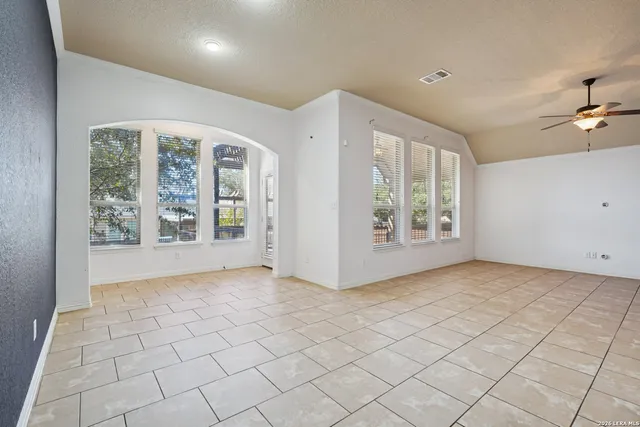 $2,600 | 707 Gold Beauty, San Antonio, TX 78245