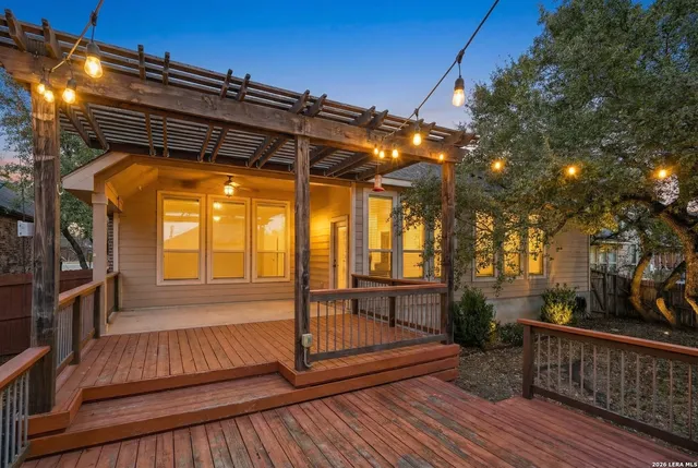 $2,600 | 707 Gold Beauty, San Antonio, TX 78245