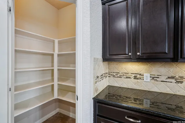 $2,600 | 707 Gold Beauty, San Antonio, TX 78245