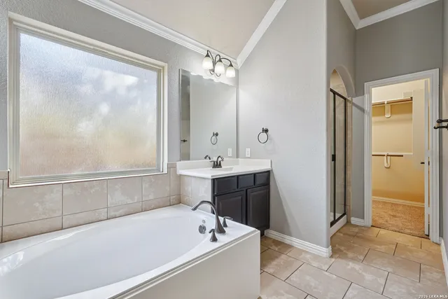 $2,600 | 707 Gold Beauty, San Antonio, TX 78245