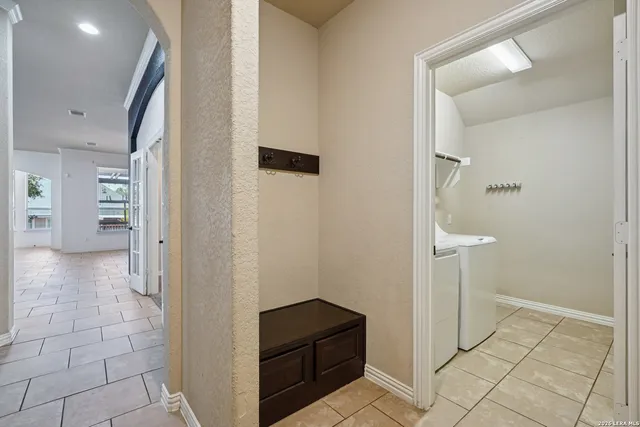 $2,600 | 707 Gold Beauty, San Antonio, TX 78245