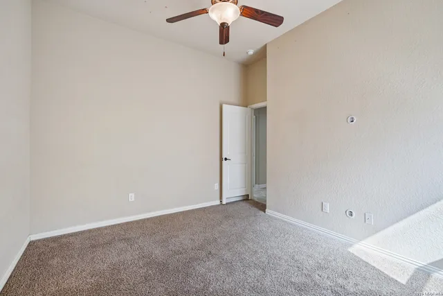 $2,600 | 707 Gold Beauty, San Antonio, TX 78245