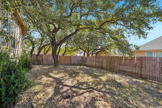 $2,600 | 707 Gold Beauty, San Antonio, TX 78245