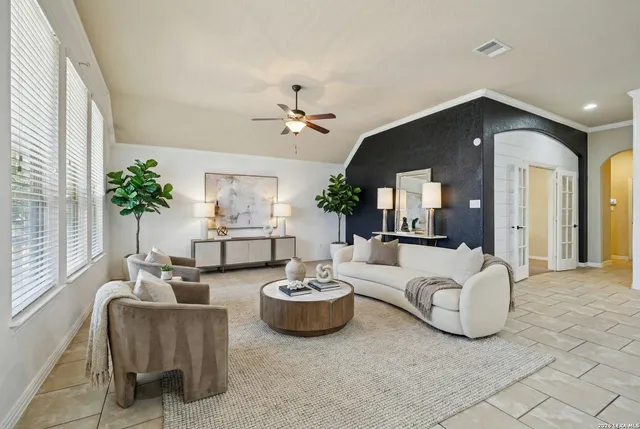 $2,600 | 707 Gold Beauty, San Antonio, TX 78245