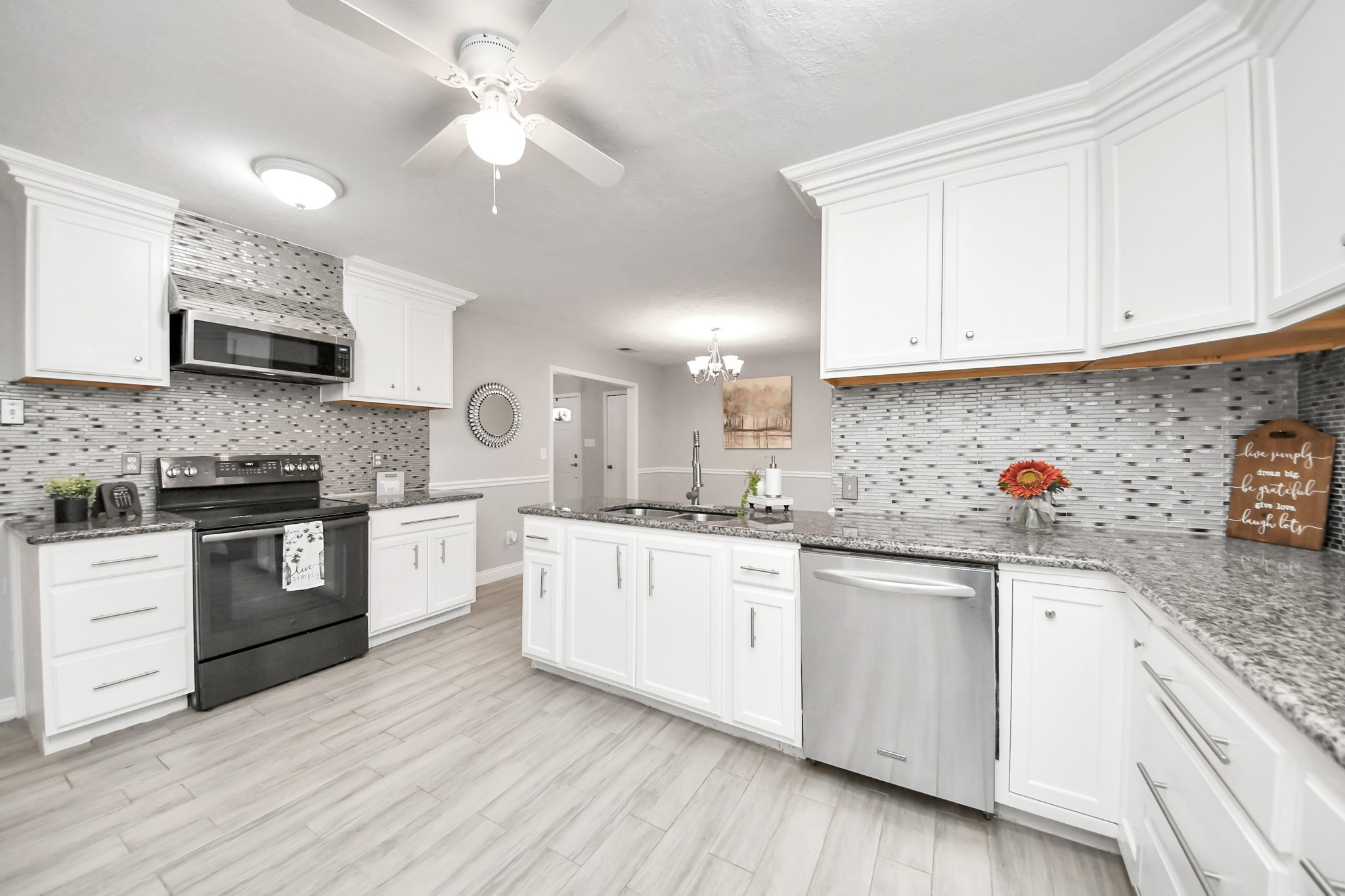 8114 Misty Ridge Lane Houston, TX 77071 - Photo 13 of 30 Gallery Image 13