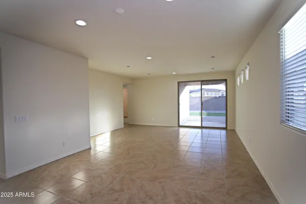 $2,600 | 1005 West Finch Drive, Queen Creek, AZ 85140