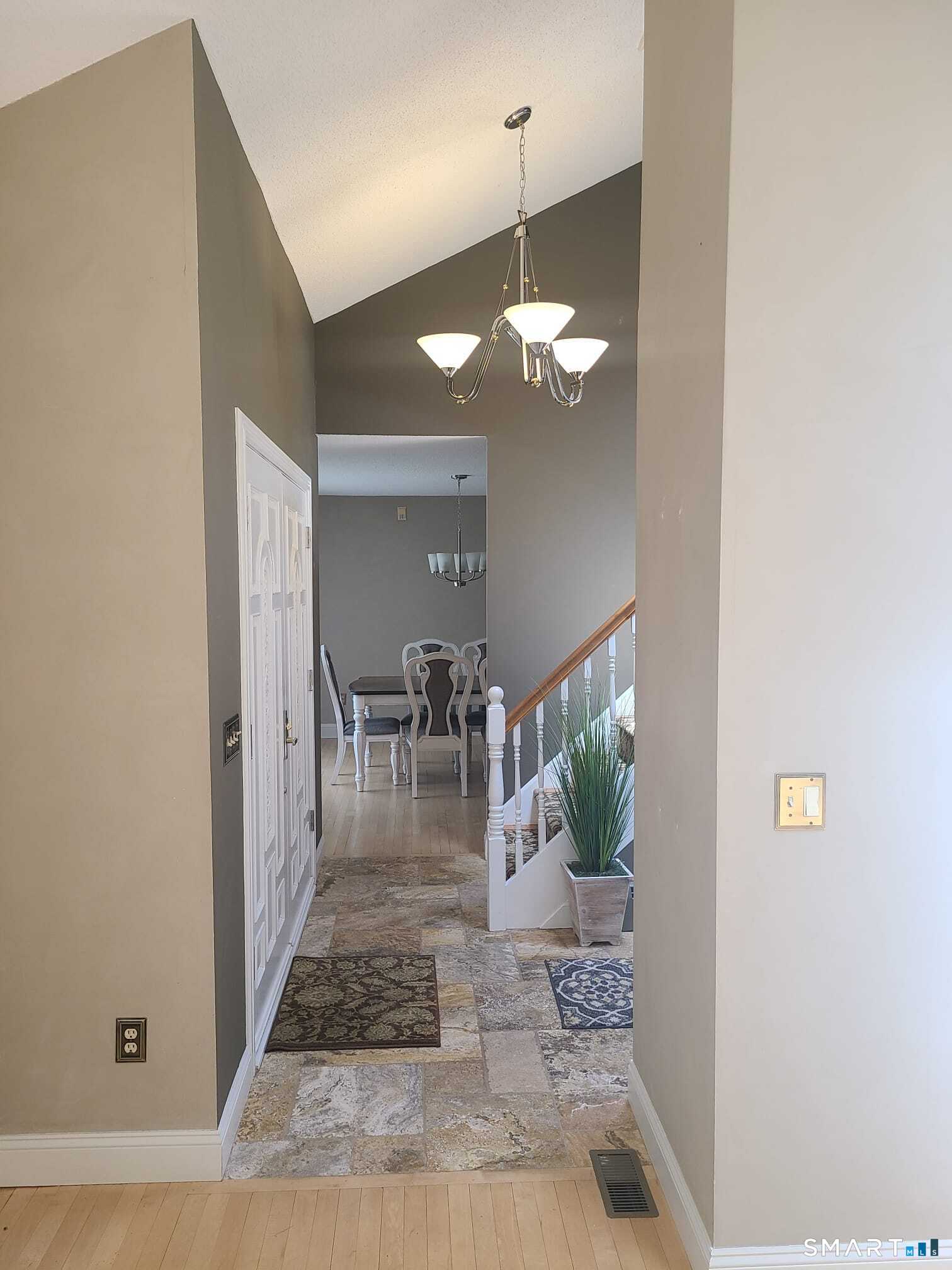 925 Dunbar Hill Road Hamden, CT 06514 - Photo 5 of 39