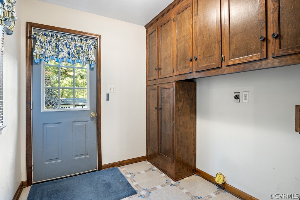 9703 Squirrel Level Road Petersburg, VA 23803 - Photo 9 of 19 Gallery Image 9