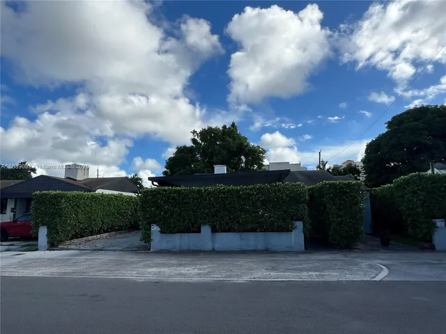 a view of a yard with a house in the background