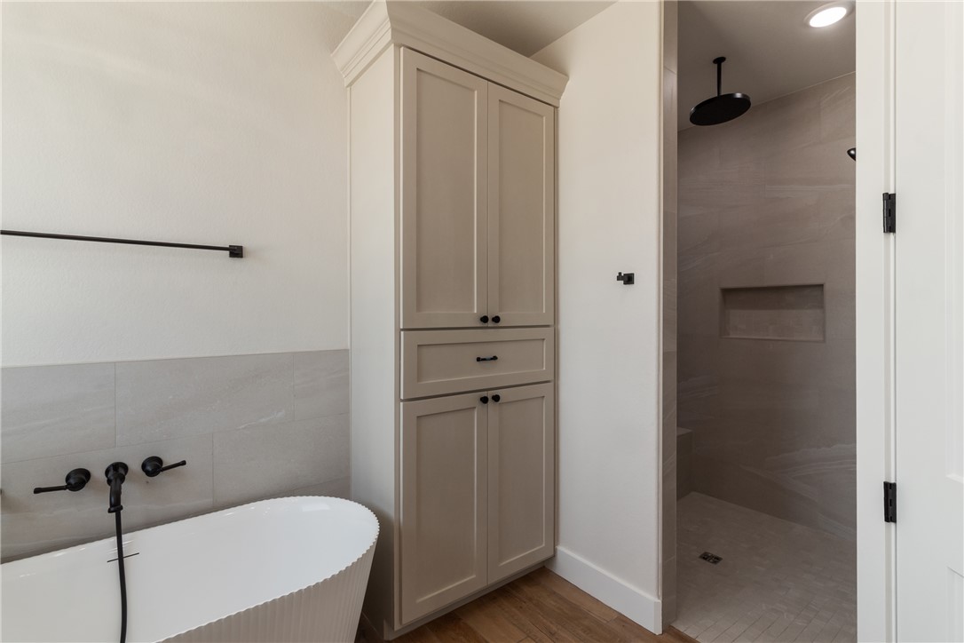 7822 Mathis Crk Drive Bryan, TX 77808 - Photo 22 of 43 a bathroom with a shower