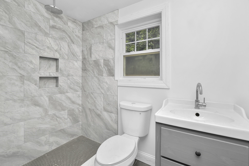 189 Sherrin Street Boston, MA 02136 - Photo 13 of 19 Gallery Image 13