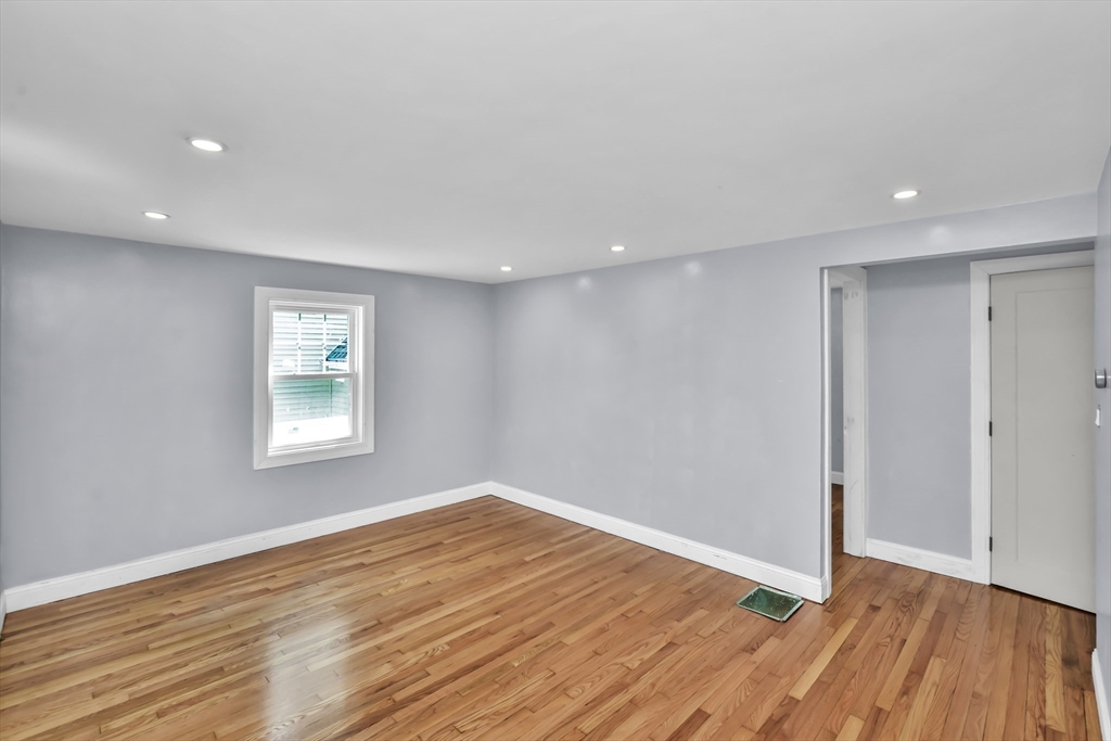 189 Sherrin Street Boston, MA 02136 - Photo 3 of 19 Gallery Image 3