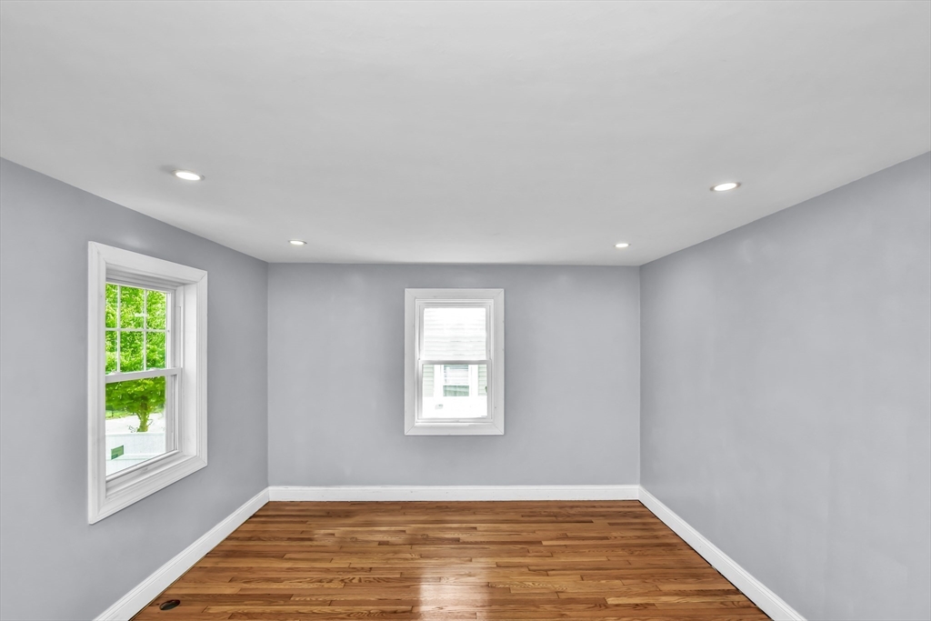 189 Sherrin Street Boston, MA 02136 - Photo 4 of 19 Gallery Image 4