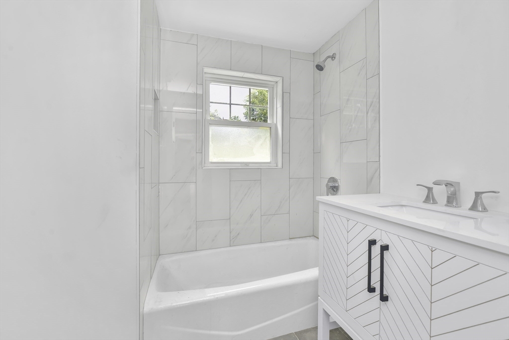 189 Sherrin Street Boston, MA 02136 - Photo 8 of 19 Gallery Image 8