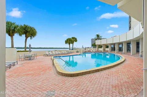 $449,000 | 126 Lakeshore Drive, Unit 526, North Palm Beach, FL 33408