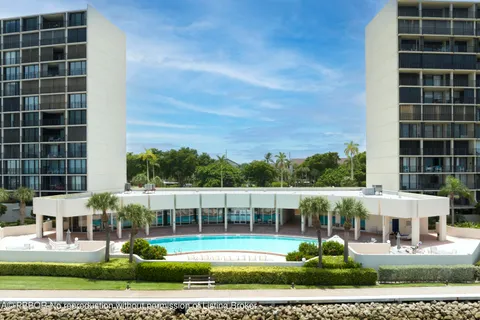 $449,000 | 126 Lakeshore Drive, Unit 526, North Palm Beach, FL 33408