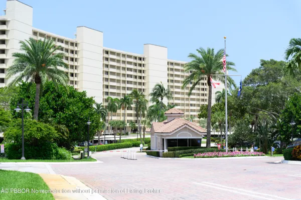 $449,000 | 126 Lakeshore Drive, Unit 526, North Palm Beach, FL 33408