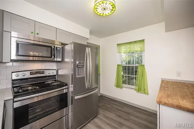$104,900 | 853 Dumont Place, Unit B, St. Louis, MO 63125