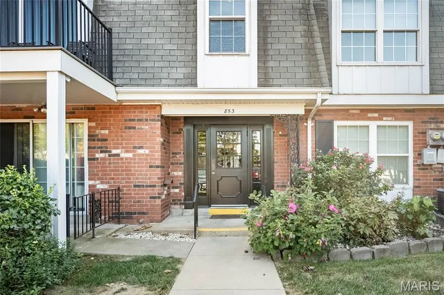 $104,900 | 853 Dumont Place, Unit B, St. Louis, MO 63125