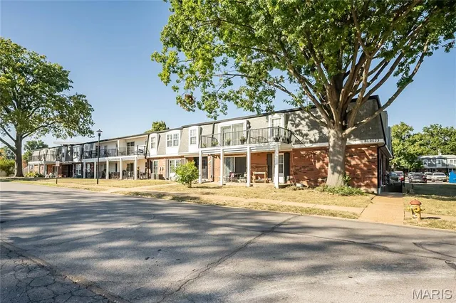 $104,900 | 853 Dumont Place, Unit B, St. Louis, MO 63125