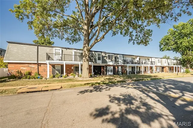 $104,900 | 853 Dumont Place, Unit B, St. Louis, MO 63125
